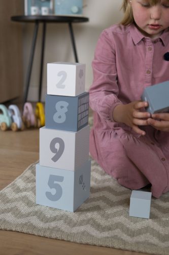 Fa építőkocka számokkal KÉK