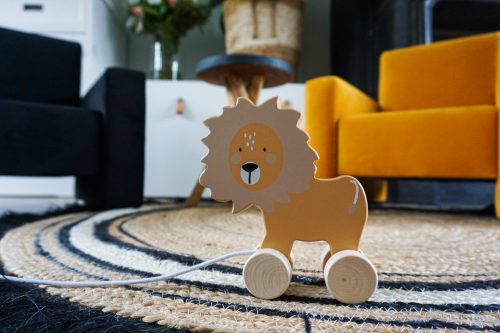 Húzható fa oroszlán